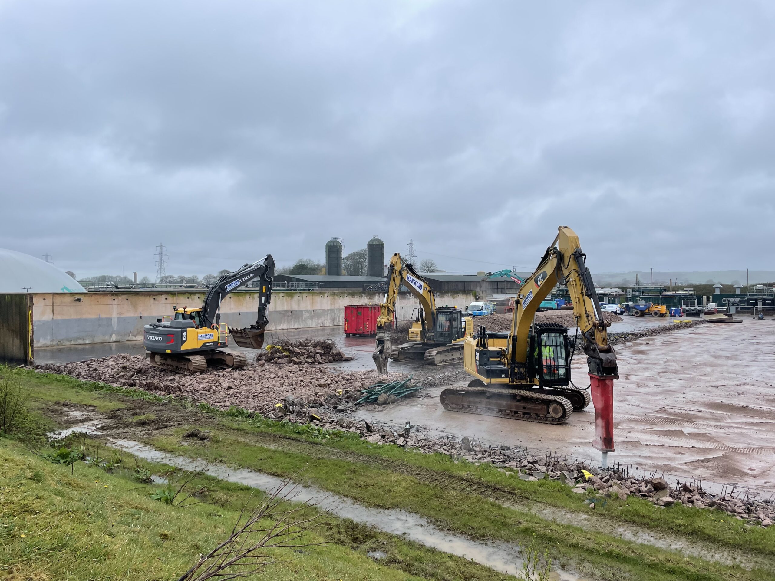 Hansford Construction excavators completing agricultural groundwork and surfacing project in North Devon